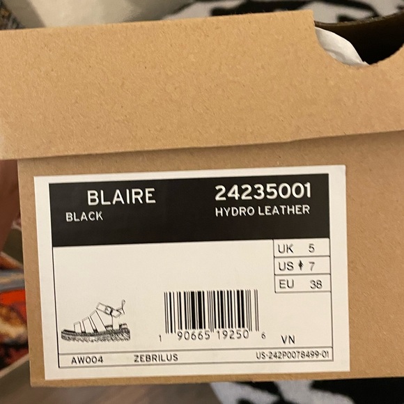 Dr. Martens Blaire Hydro Leather- New in Box - Picture 3 of 4